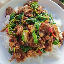 ผัดกะเพราราดข้าว