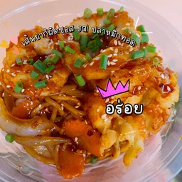 เส้นยากิผัดซอส Jai ปลาหมึกทอด