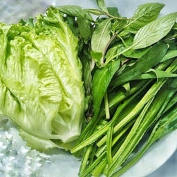 ผักกาดหอมจีน ผักชีฝรั่ง ผักแพว โหระพา