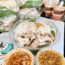 เมี่ยงหมู ครัวลุงฉ่าง By เจ๊เหมี่ยว ลานจอดรถหน้าโกล์เด้นทาวน์ รั้วชมพู
