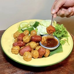 ลูกจิ้นทอดหน้าโรงเรียน