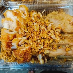 หมี่ไก่รวม (ไก่ทอดและไก่นึ่ง)