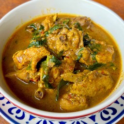แกงพริกไก่ใบยี่หร่า