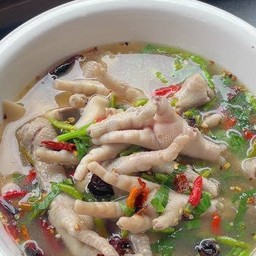 ต้มแซ่บตีนไก่