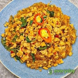 เส้นแก้วผัดกะเพราไก่ (คีโต)