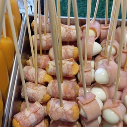 ไก่สามชั้นพันไส้กรอกชาบู