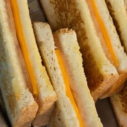 แซนวิชย่าง และ ขนมปังกรอบเนยหนึบ