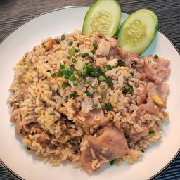 ข้าวผัดสูตรครัวชมพู่