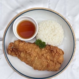 ข้าวปลาดอลลี่ทอดซอสน้ำปลา