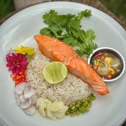 ข้าวหน้าปลาแซลมอน