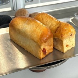 ขนมปังไส้แฮมชีสล้น