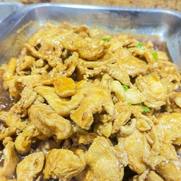 ไก่ผัดกระเทียม