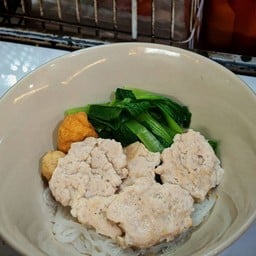 ก๋วยเตี๋ยวไก่เด้งแห้ง