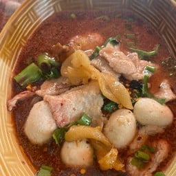 ก๋วยเตี๋ยวหมููลูกชิ้น (พิเศษ)