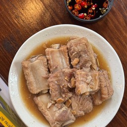 ซี่โครงหมูตุ๋นเต้าเจี้ยว