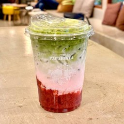 มัทฉะ ลาเต้สตอเบอร์รี่