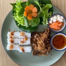 เส้นหมี่หมูปิ้ง