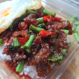 ผัดกะเพราะเนื้อ+ไข่ดาว