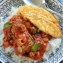 ข้าวไข่เจียว ยำปลาป๋อง
