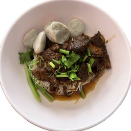 เส้นหมี่ลูกชิ้นเนื้อตุ๋น