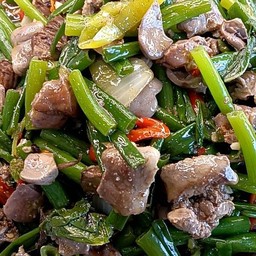 ดอกหอมผัดเครื่องใน