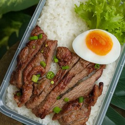 ข้าวหน้าคอหมูย่างน้ำจิ้มแจ่ว