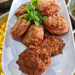 หมูก้อนทอด 5 ชิ้น