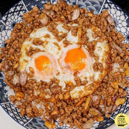 ข้าวไข่ดาวคู่+หมูสับผัดซีอิ๊ว