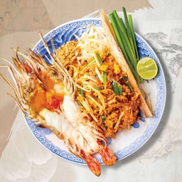 ผัดไทย กุ้งแม่น้ำเผา