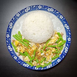 ผัดถั่วใส่ไข่ (ราดข้าว)