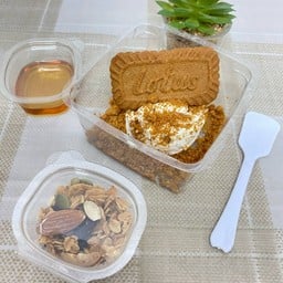 Moom Maam Greek กรีกโยเกิร์ตโฮมเมด (ไม่มีหน้าร้าน รบกวนรอใต้ตึกแก้วสุภาพ หรือ ออเดอร์จะวางตรงเคาน์เตอร์สีน้ำตาล)