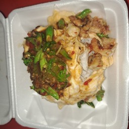 ข้าวไข่ข้นราดพริกแกงหมูสับ