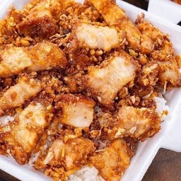ข้าวหมูกรอบกระเทียมพริกไทย