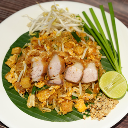 วุ้นเส้นผัดไทยหมูกรอบ