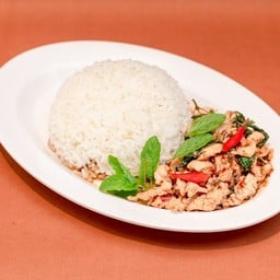 กระเพราทรงโจน1 ร้านชำนั่งเล่น