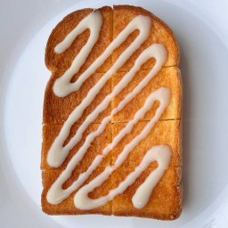 รุ้งกินเล่น - ขนมปังปิ้ง ยำแซ่บ