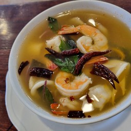 ต้มยำโป๊ะแตกกุ้งหมึก