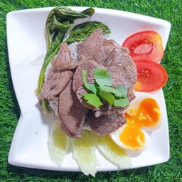 ข้าวราดหน้าเนื้ออบไข่ยางมะตูม