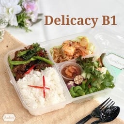 ครบรสอิ่มคุ้มในกล่องเดียว Thai Delicacy B1 ขาหมูทอดผัดใบกะเพรา / ยำส้มโอกุ้งสด / น้ำพริกกุ้งเสียบ-ผักเคียง / ข้าวสวย