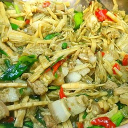หมกหน่อไม้ใส่หมูสามชั้น