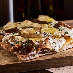 TARTUFO E FUNGHI - พิซซ่าเห็ดซอสทรัฟเฟิล