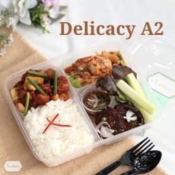 ครบรสอิ่มคุ้มในกล่องเดียว Thai Delicacy A2 ไก่กรอบผัดเม็ดมะม่วงหิมพานต์ / ยำส้มโอกุ้งสด / ลาบหมูทอด / ข้าวสวย