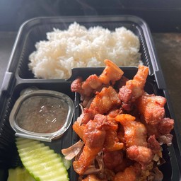 ข้าวหมูทอดกระเทียม/สามชั้นหรือหมูแดงระบุได้ค่ะ