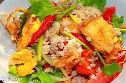 ยำไข่ดาวหมูสับ