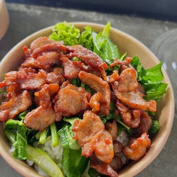 ข้าวคะน้าหมูทอด