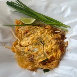 ผัดไทยห่อไข่