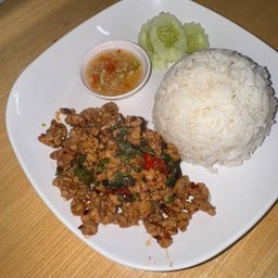 [อร่อยซ่ากับโค้ก] ผัดกระเพราพริกแห้งหมูสับ +  โค้ก ออริจินัล (กระป๋อง)