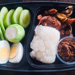 เซ็ตโปรโมชั่นพิเศษ ชุดหมูแดดเดียวทอด + แจ่วบองสูตรนครพนม + ผักเคียง + ไข่ต้ม เสริฟพร้อมข้าวเหนียวร้อนๆ ฟรี! น้ำตะไคร้ใบเตยหวานชื่นใจ