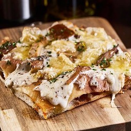 PORCINI E TALEGGIO - พิซซ่าพอร์ชินีทาเลคกิโอ้