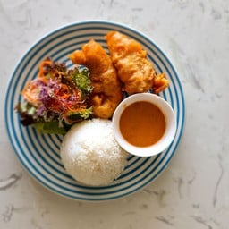 ข้าวพะแนงไก่ Red curry and chicken with rice